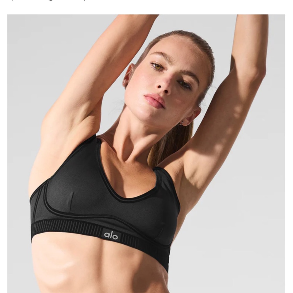 ALO Yoga Black Sports Bra with Seamless Design and Medium Support - Picture 1 of 3
